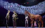 Tom Sturgess (Albert Narracott), Chris Williams as (Lieutenant Nicholls), Tea Poldervaart, Robin Hawyward, Gun Suen (Joey) in War Horse. Credit Brinkhoff-Moegenburg